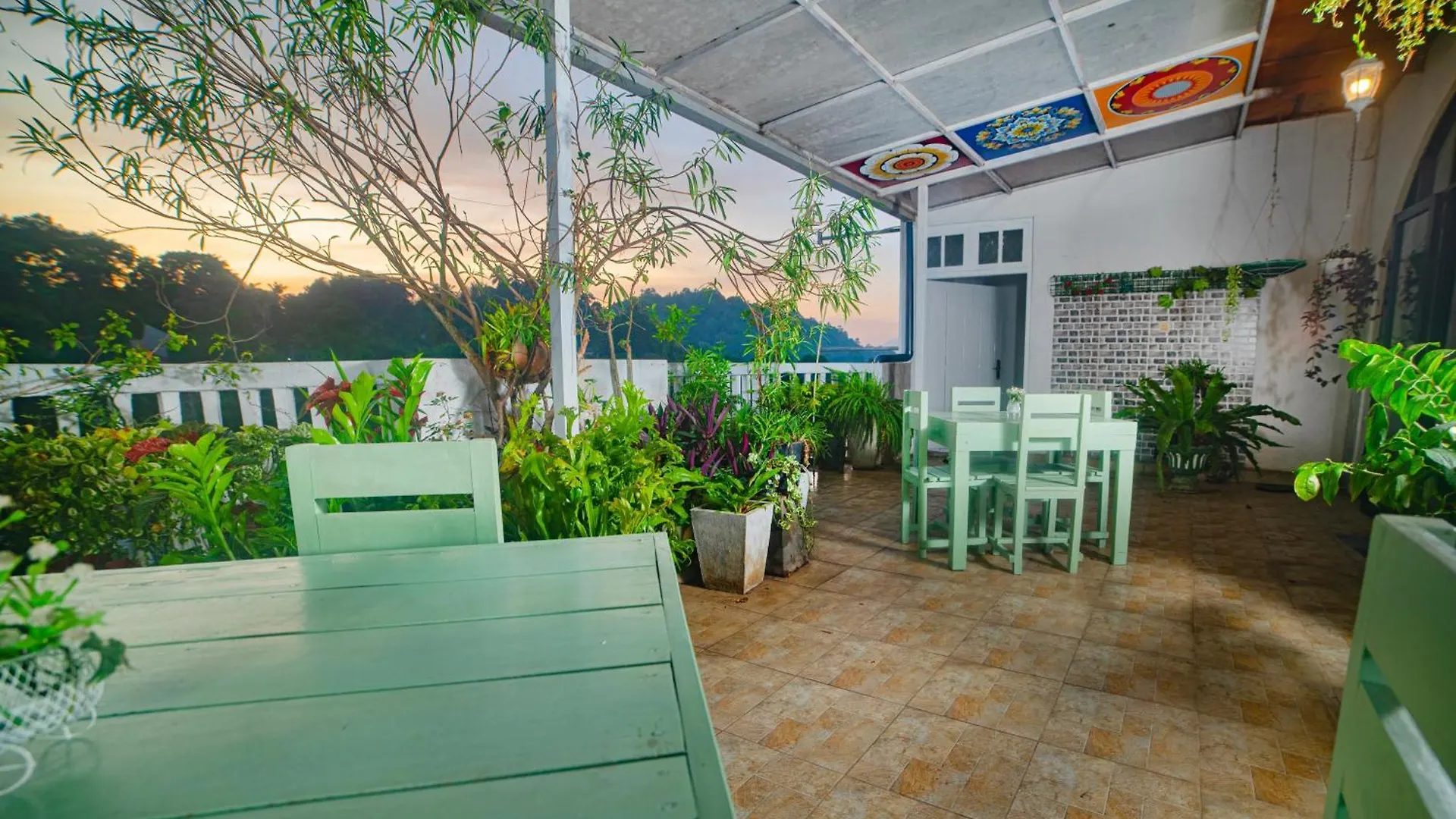 Hotel King Ray By Tbs Kandy Sri Lanka